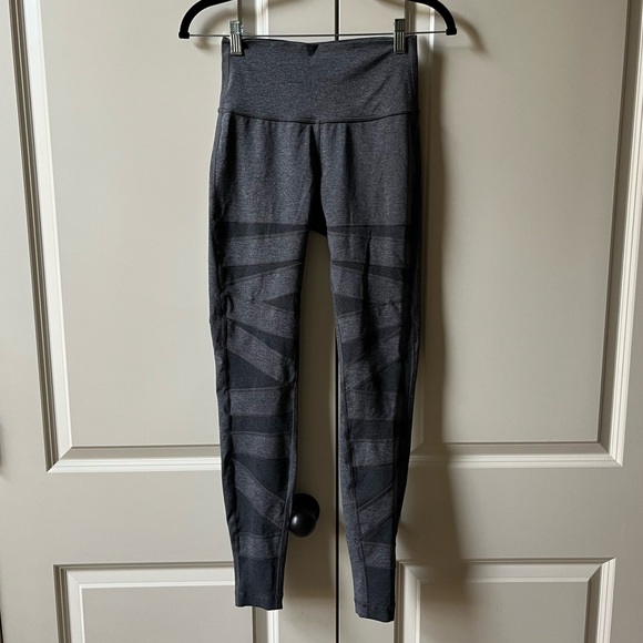 Like New Lululemon Wunder Under HR Tight SE Tech gray size 6 - Picture 6 of 10
